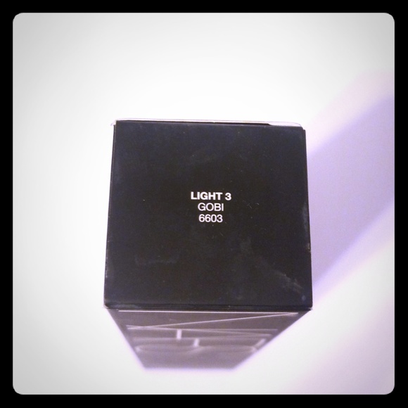 NWT🔴NARS Longwear Foundation - Picture 6 of 8